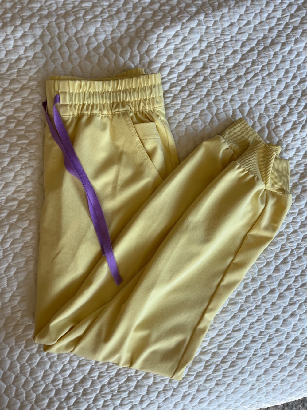 💛 FIGS Butter Yellow Joggers – Medium | Uman Style - Picture 2 of 3